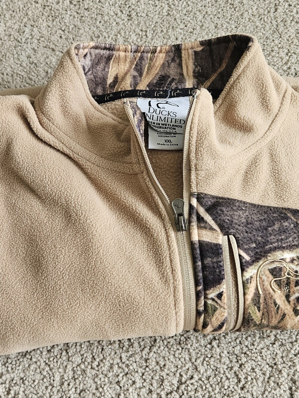 Mens Ducks Unlimited Camo Fleece jacket. Size XXL.